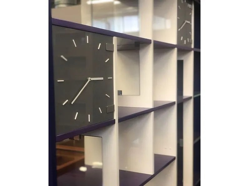 Vendita di arredi di grandi marchi in stile design a prezzi vantaggiosi.