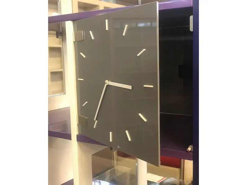 Vendita di arredi di grandi marchi in stile design a prezzi vantaggiosi.