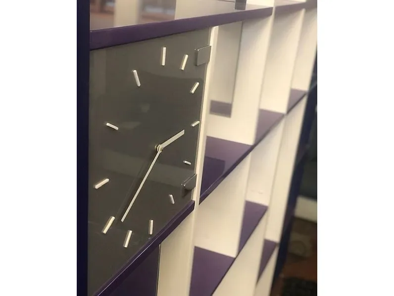 Vendita di arredi di grandi marchi in stile design a prezzi vantaggiosi.