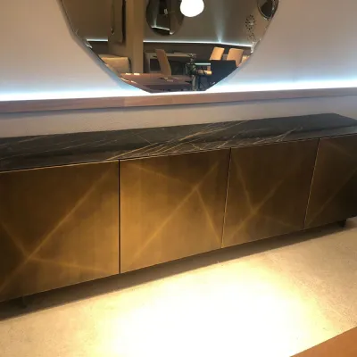 Scopri la Madia Cubric di Riflessi: design moderno ed elegante, in offerta!