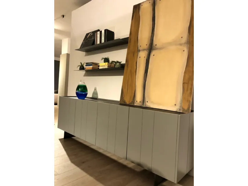 Madia di Novamobili in laccato opaco Stripe a prezzo scontato