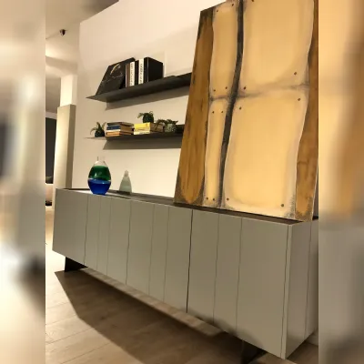 Madia di Novamobili in laccato opaco Stripe a prezzo scontato