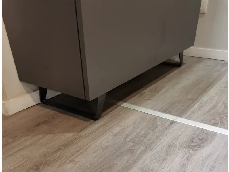 Madia in stile design Metropolis di Tomasella a prezzo scontato