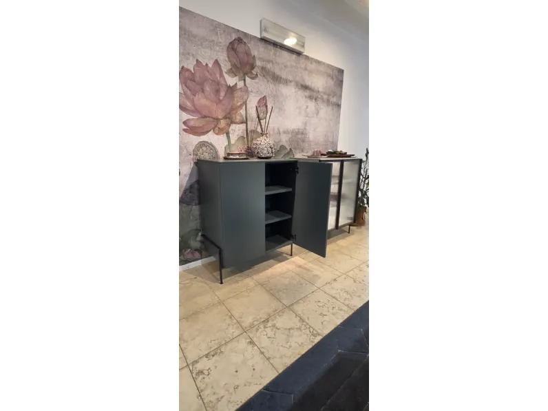 Mobile soggiorno modello Madia belt ante laccate  di Novamobili in Offerta Outlet