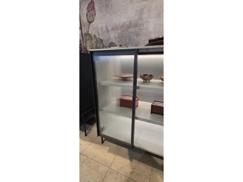 Madia in stile design Madia belt vetro cannettato illuminata  di Novamobili a prezzo scontato
