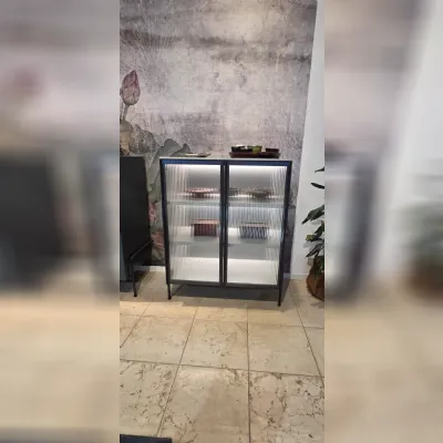 Madia modello Madia belt vetro cannettato illuminata  di Novamobili a PREZZI OUTLET