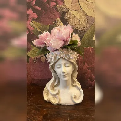 Oggettistica design Vaso volto ninfa poly di Artigianale scontata del 30%