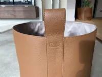 Oggettistica Leather basket Poltrona frau con uno SCONTO IMPERDIBILE 