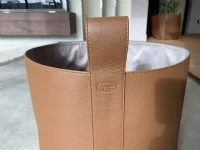 Oggettistica moderna Leather basket di Poltrona frau 