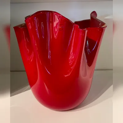 Oggettistica modello Venini fazzoletto opalino rosso di Venini in offerta