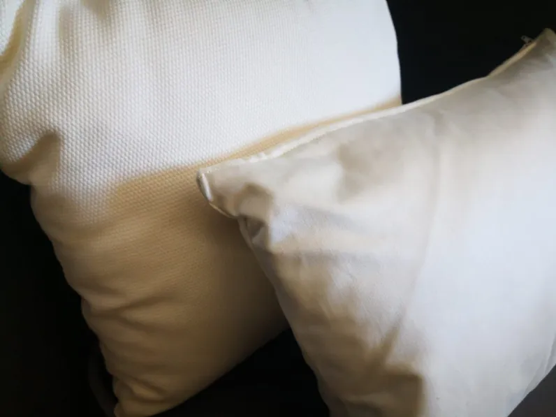 Set due cuscini decorativi Flou in stile design a prezzo ribassato