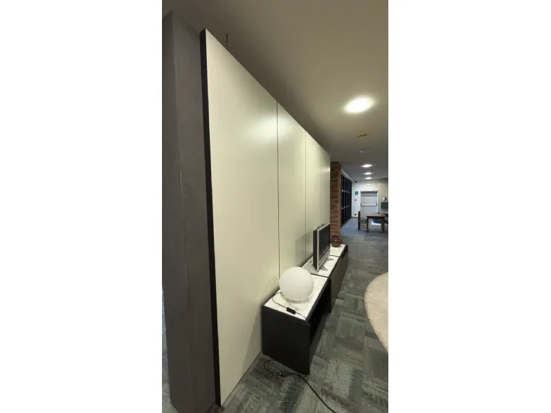 Parete attrezzata Arial di Molteni & c in OFFERTA OUTLET