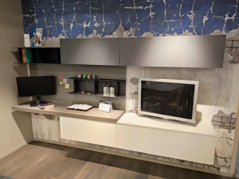 Parete attrezzata Retta kal di Arredo3 scontata del 58%