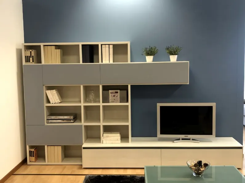 Parete attrezzata Day di Novamobili scontata del 50%