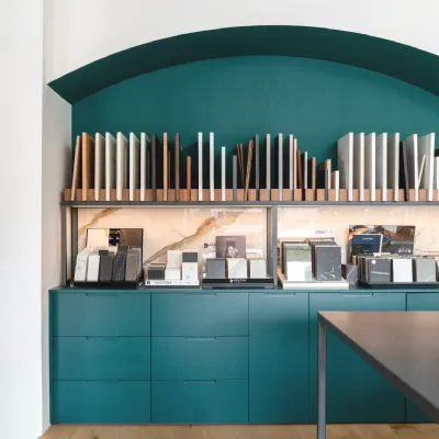 Parete attrezzata Espositore Artigianale in stile design a prezzo scontato