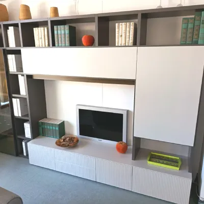 Parete attrezzata Mobile a parete a spalla wal 30 del marchio Novamobili con uno sconto esclusivo