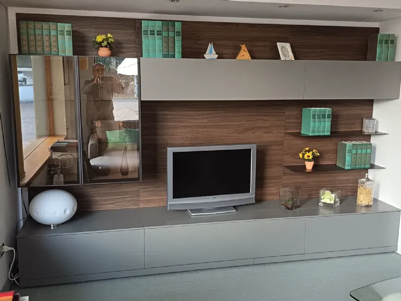 Parete attrezzata Mobile a parete con boiserie  Novamobili in stile design a prezzo scontato