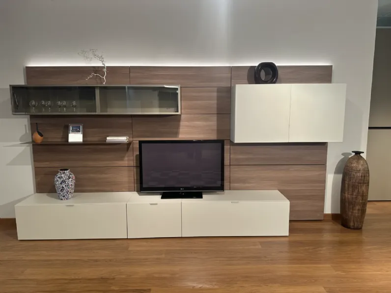 Parete attrezzata in stile moderna Boiserie lampo di Sangiacomo in Offerta Outlet 