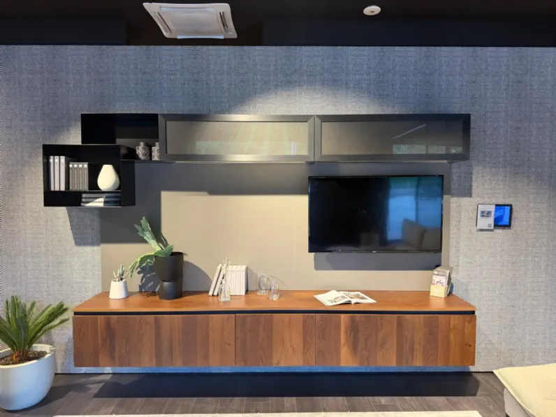 Parete attrezzata Parete oltre  di Lube cucine in OFFERTA OUTLET
