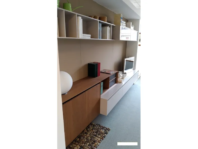 Mobile soggiorno modello Soggiorno serie living basi gola sospese di Novamobili a PREZZI OUTLET