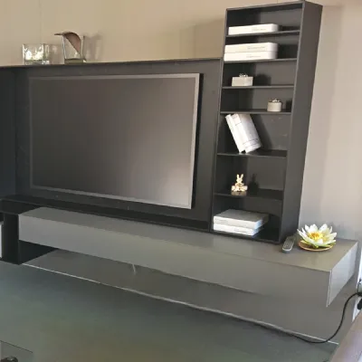 Parete attrezzata Wallover cornice tv  libreria luminosa di Caccaro in OFFERTA OUTLET