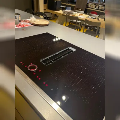 Piano cottura Piano cottura a induzione con cappa integrata della marca Neff a prezzo Outlet
