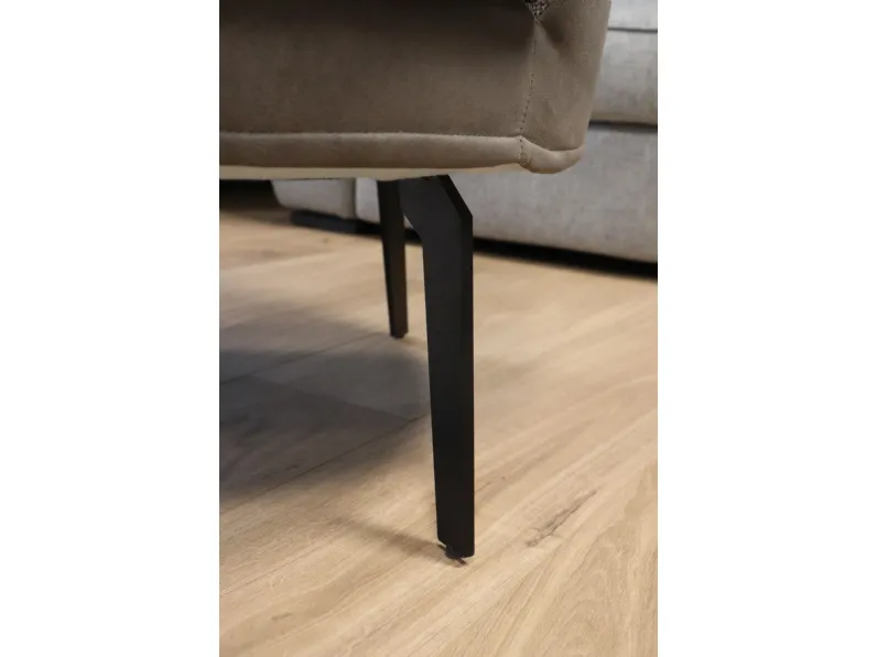 Poltroncina in stile design modello Dodo Le comfort a prezzo scontato
