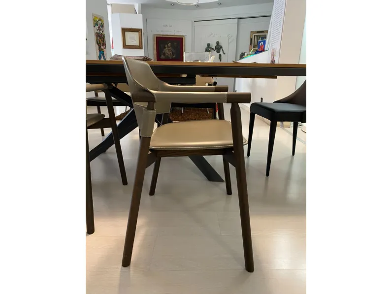 Poltroncina in stile design modello Suite Midj a prezzo scontato