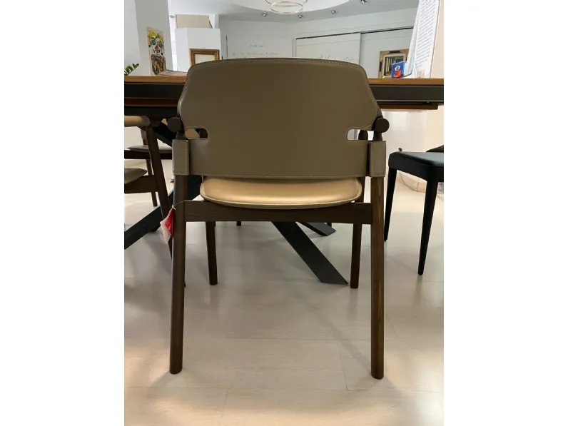 Poltroncina in stile design modello Suite Midj a prezzo scontato