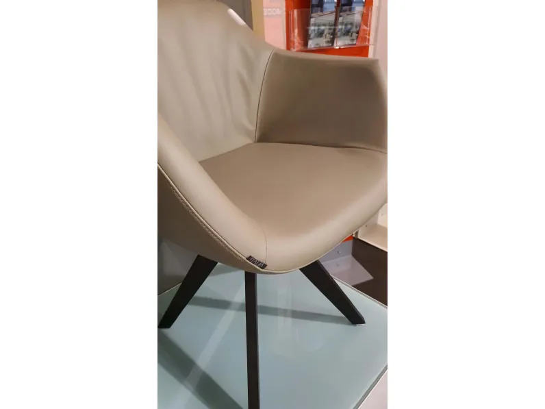 Poltrona modello Delia crema caffè Ozzio ad un prezzo vantaggioso