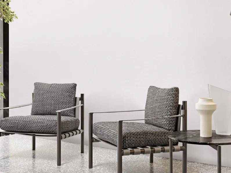 Poltrona con seduta fissa Iko Flou a prezzo Outlet 