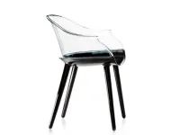 Scopri la Poltroncina Cyborg Chair nera di Magis con scocca trasparente. Offerta speciale!