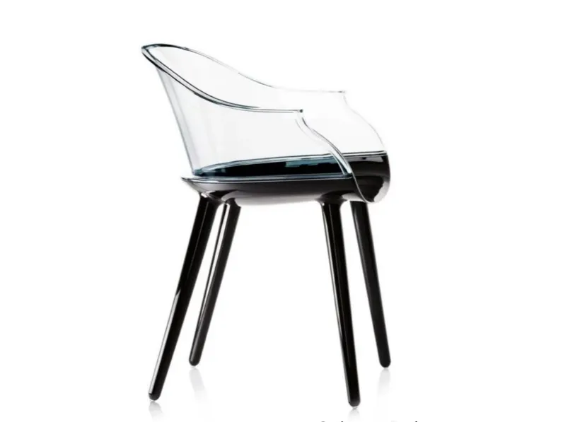 Scopri la Poltroncina Cyborg Chair nera di Magis con scocca trasparente. Offerta speciale!