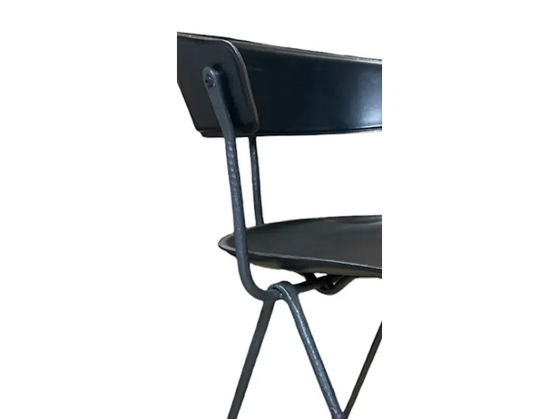 Poltrona modello Poltroncina officina inpelle nera Magis in offerta