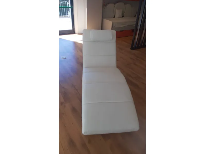 Poltrona con movimento relax Sofia chaise lougue in Ecopelle Tomasucci con forte sconto 