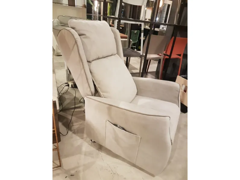 Poltrona relax modello Kiara a marchio Il benessere con forte sconto