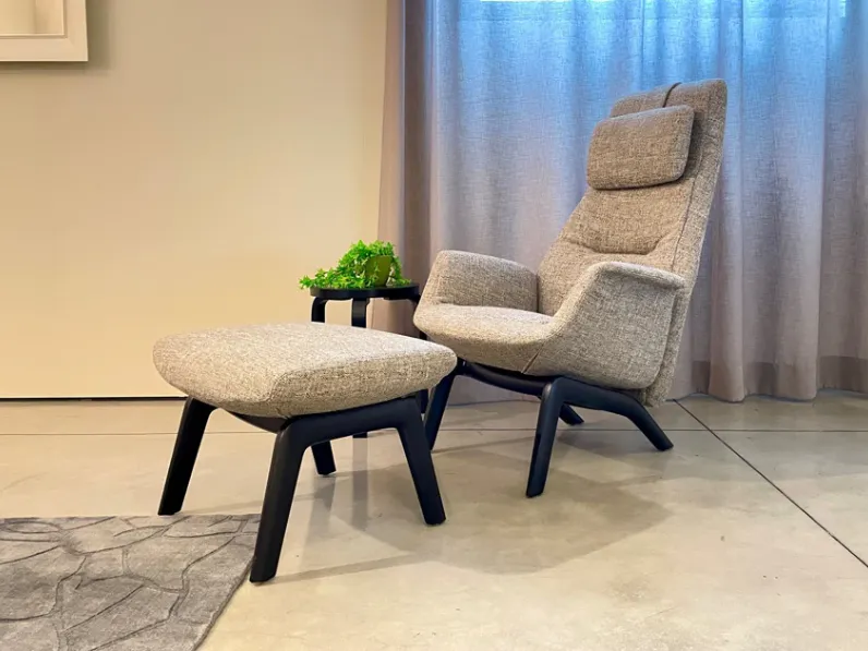 Poltrona relax modello Downtown lounge a marchio Poltrona frau con forte sconto