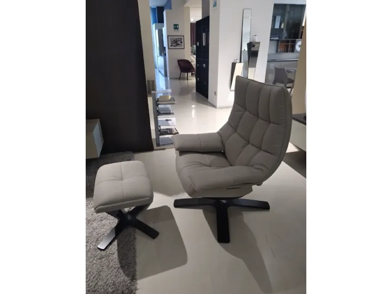 Poltrona relax Con poggiapiedi Re-vive quilted queen  Natuzzi a prezzo Outlet