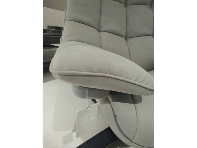 Poltrona relax Con poggiapiedi Re-vive quilted queen  Natuzzi a prezzo Outlet