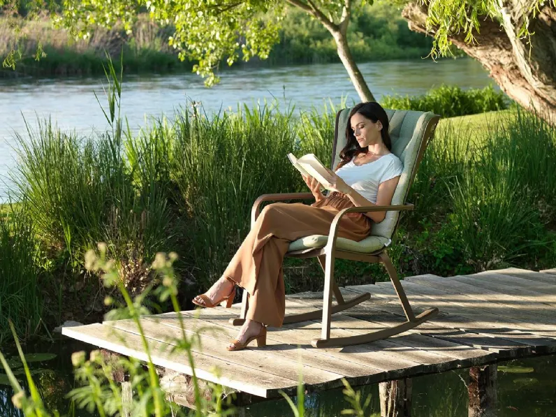 Poltrona relax modello Dondolo folio con cuscino a marchio Nardi outdoor in offerta