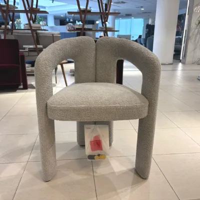 Poltrona con seduta fissa Dudet 562 Cassina a prezzo scontato 
