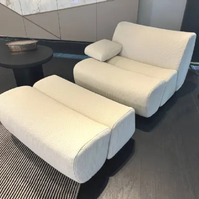 Poltrona con seduta fissa Ernest Poliform a prezzo Outlet 