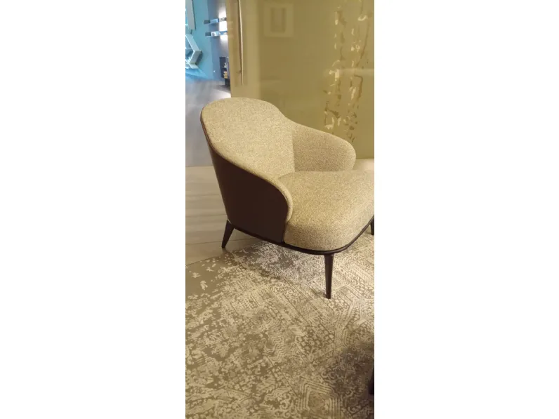 Poltrona con seduta fissa Lesli Minotti a prezzo scontato 