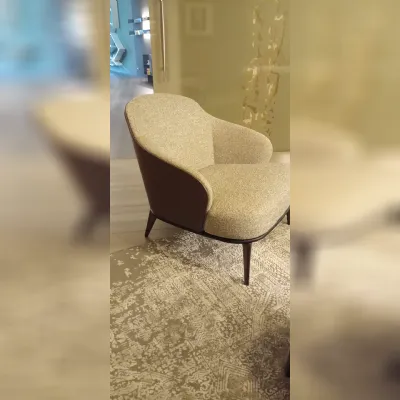 Poltrona con seduta fissa Lesli Minotti a prezzo scontato 