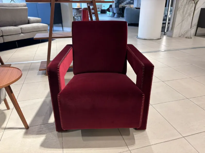 Poltrona con seduta fissa Utrecht Cassina a prezzo scontato 