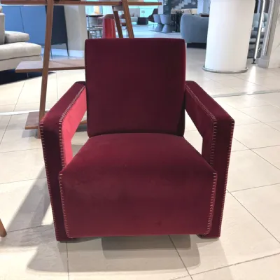 Poltrona con seduta fissa Utrecht Cassina a prezzo scontato 