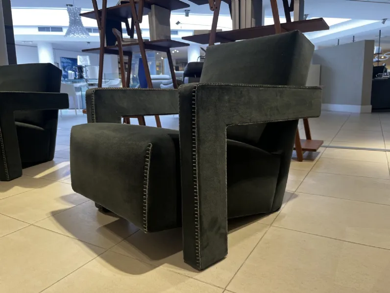 Poltrona con seduta fissa Utrecht Cassina a prezzo scontato 