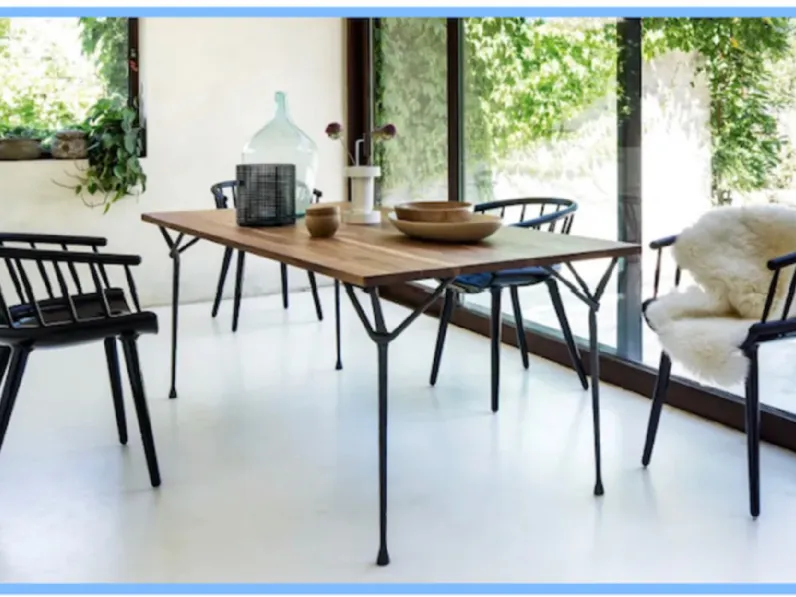 Poltrona modello Poltroncina cyborg stick nera Magis con forte sconto