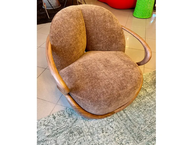 Poltrona modello Hug  Giorgetti a prezzi convenienti