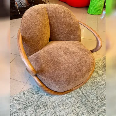 Poltrona modello Hug  Giorgetti a prezzi convenienti